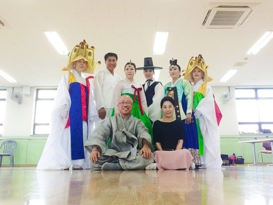 전통무용교육사 실기시험 심사를 마치고 사진 1